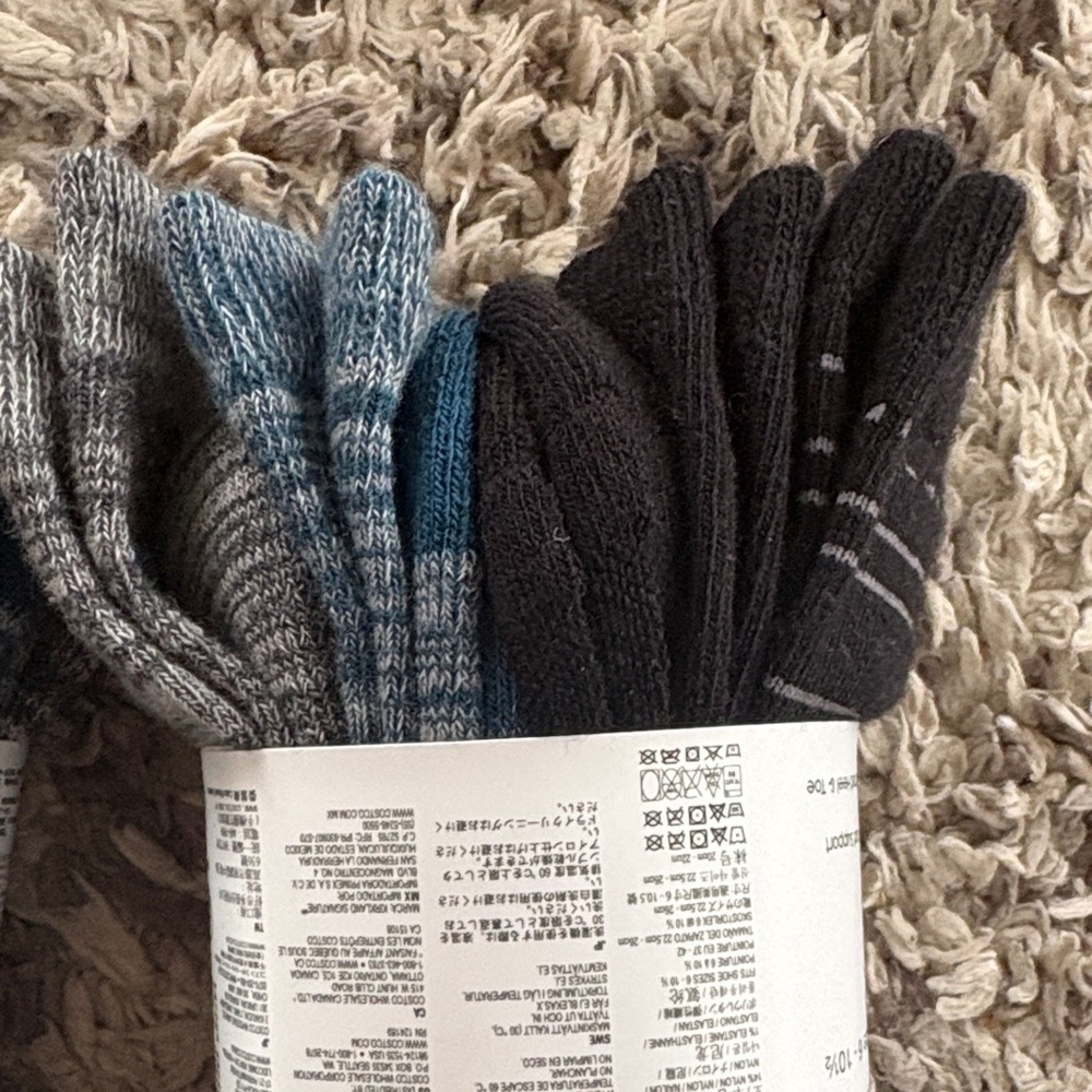New Kirkland Ladies' merino wool Crew Socks - 8 pair - Picture 3 of 5